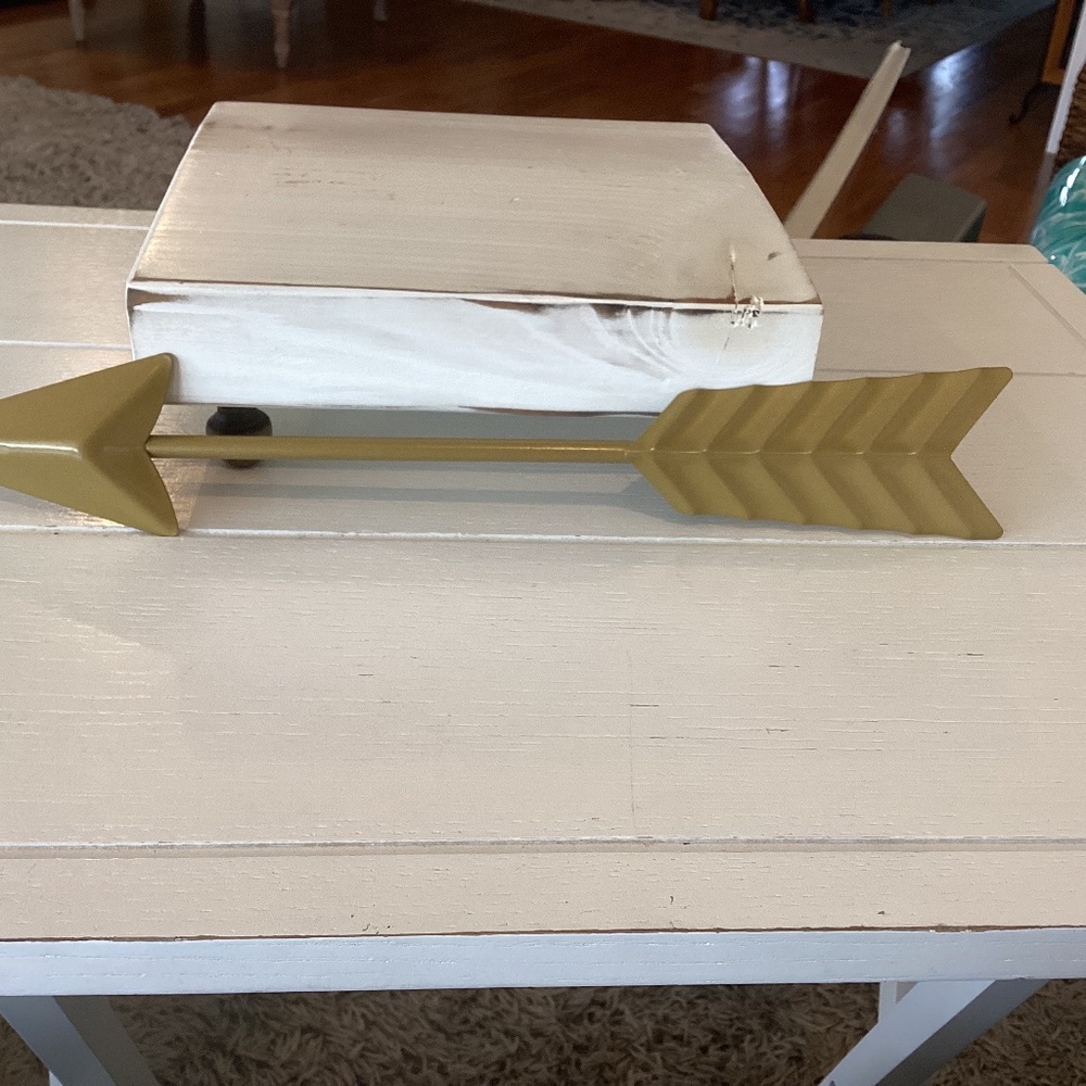 Decorative Gold Metal Arrow Wall Hanging